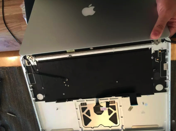 Macbook进水了怎么办?自己动手组装苹果笔记