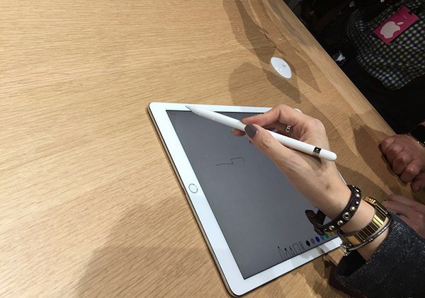 苹果iPad Pro推手写笔 库克打了乔布斯的脸？