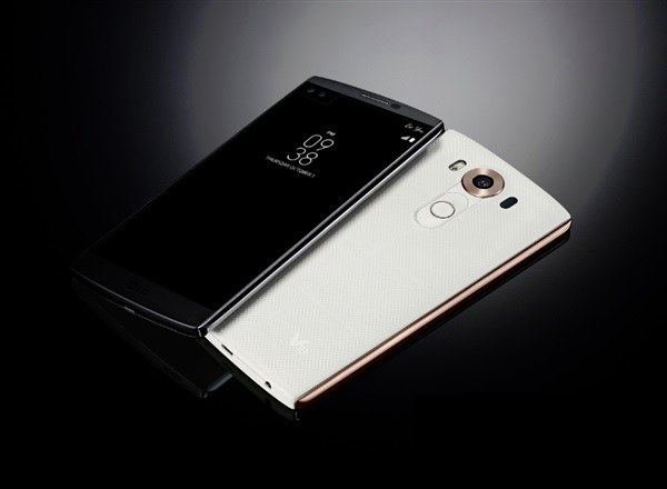 LG V10正式发布：双前置摄像头+彩色副屏