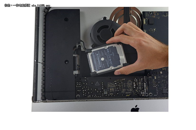 整洁依旧 2015款升级版21英寸iMac拆解_19