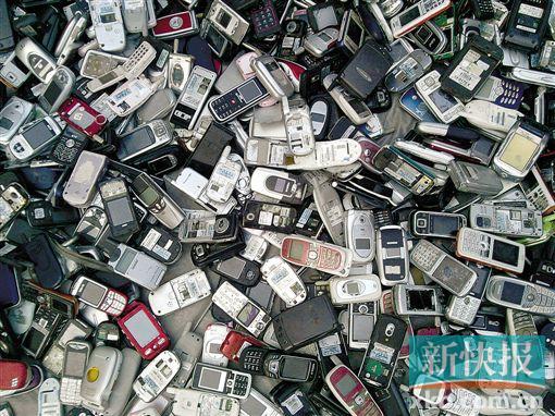 中国每年废弃手机近8000万部 污染严重亟待回收