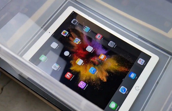 iPad Pro防水测试视频：屏幕进水依然能正常工作