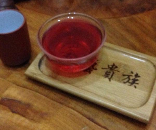 日本学生上海遭遇天价茶 48元一口