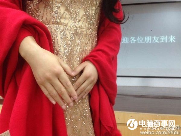 中国首个美女机器人佳佳问世 太逼真了！