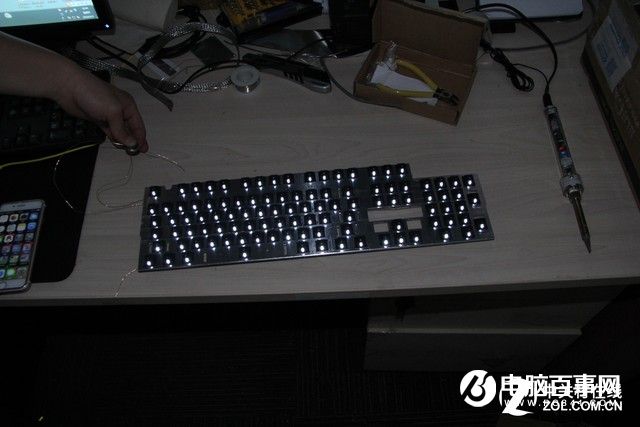 机械键盘怎么加灯 DIY机械键盘爆改加灯终极教程