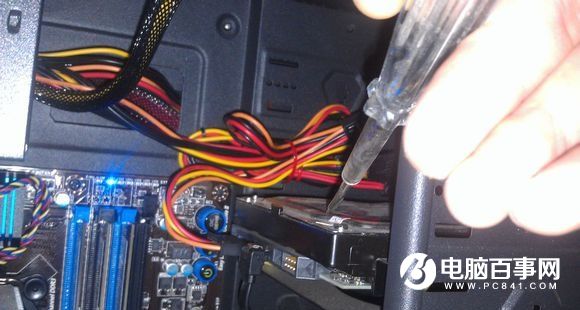 机箱漏电是什么原因 电脑机箱漏电的原因与解决办法