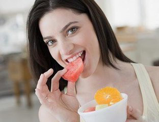 这样吃水果相当于吃慢性毒药  你吃对了吗