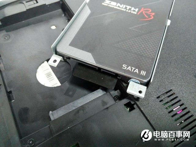 华硕X550C怎么拆机 华硕X550C清理灰尘与升级SSD教程