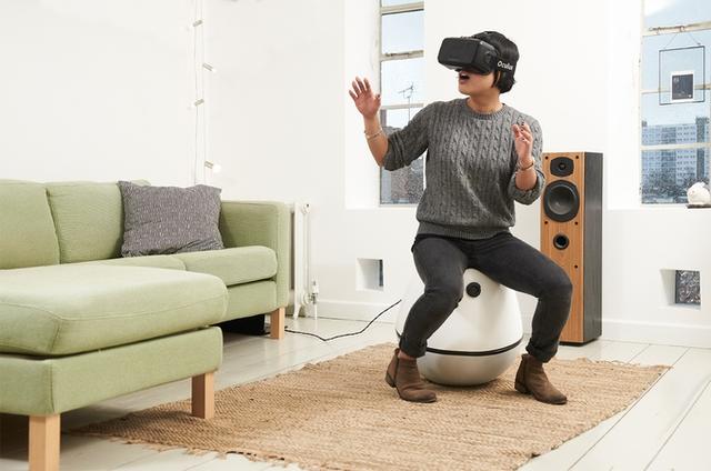 玩VR游戏得坐这把椅子 再也用不着带线的手柄
