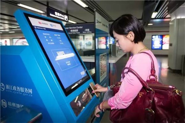 杭州地铁与支付宝合作：买地铁票能获得餐饮优惠券