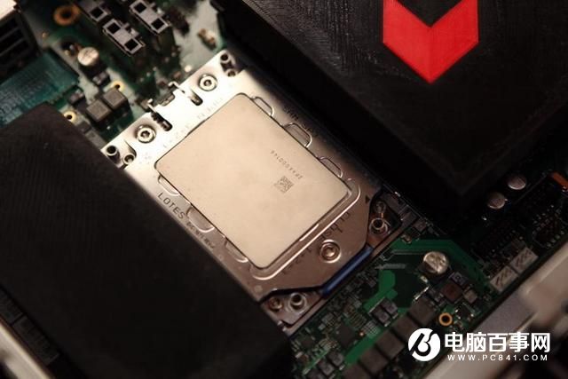 AMD Zen架构双路处理器曝光 16核LGA插槽真的很大