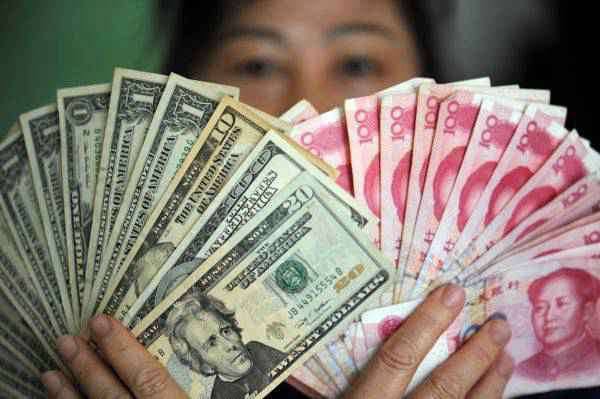 人民币跌破6.96 中国动用美债反击 网友神吐槽