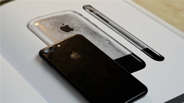 韩媒：iPhone8采用“水滴形”设计，致敬初代iPhone