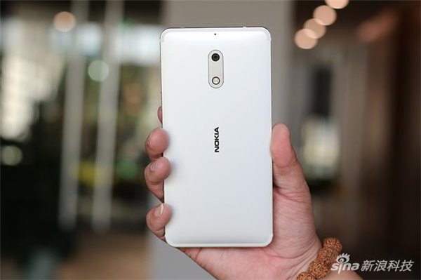 诺基亚6银白色版开箱图赏：有了Lumia的影子