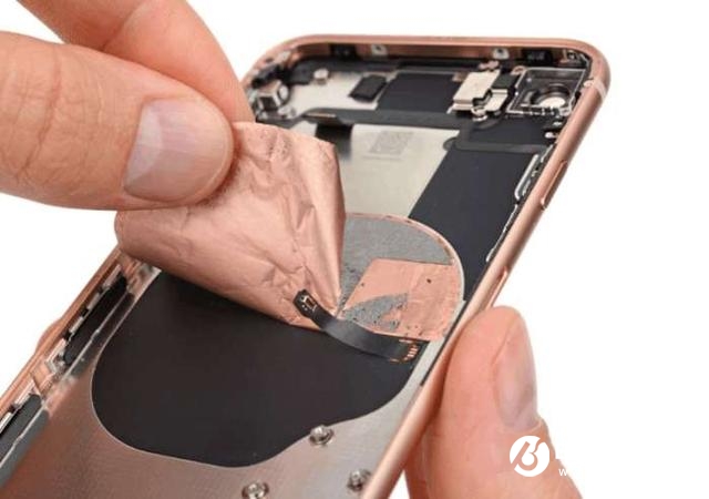 iPhone 8完全拆解 iPhone7：换个玻璃后壳我就不认识你了？