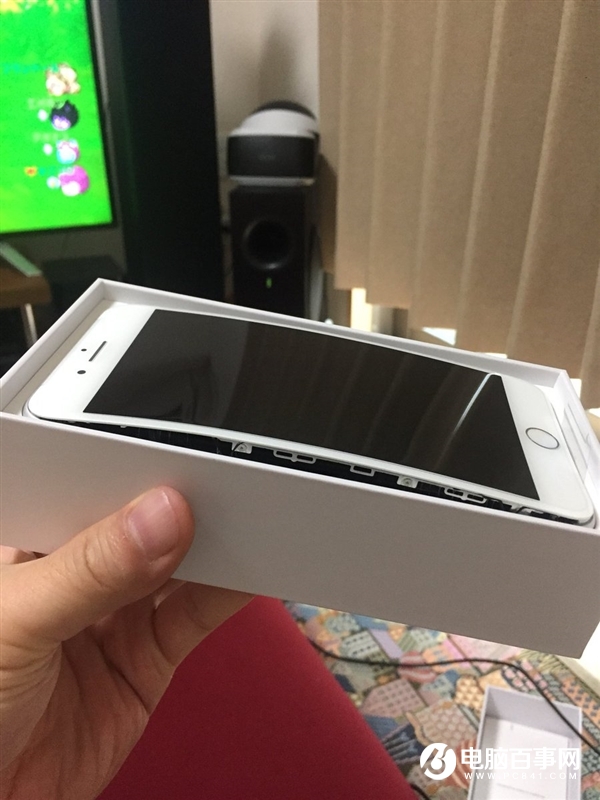 日本一台iPhone8 Plus自行爆裂：电池鼓包