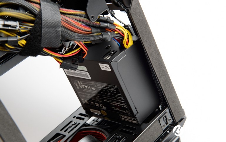R5 1600组装电脑教程：ITX小机箱高性能吃鸡DIY装机教程