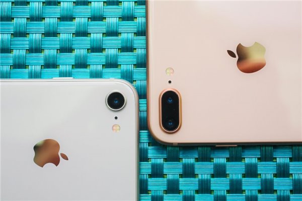 苹果降低旧iPhone性能，真的只是因为电池老化吗？