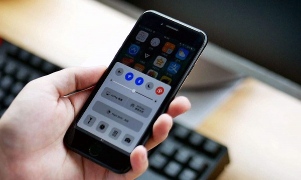 苹果曝出新漏洞 一条短信可让iPhone设备死机重启