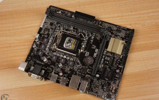 i3 8100配H110电脑装好了 支持AMD专用内存 性价比超高！