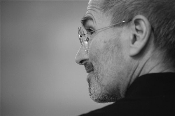 苹果CEO库克纪念乔布斯63周年诞辰 称要用创新改变世界
