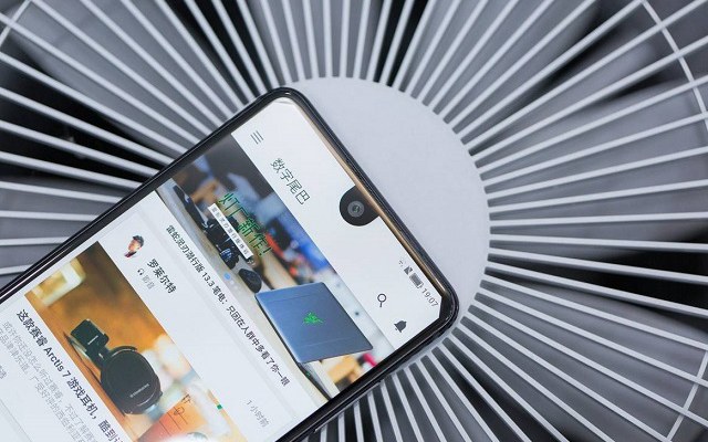 刘海屏+窄下巴怎么就成了2018新手机标配？