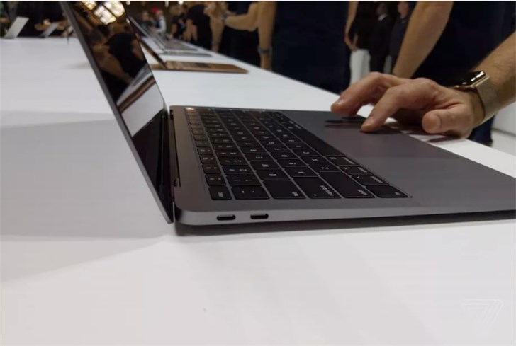 苹果全新MacBook Air上手体验：升级视网膜屏幕
