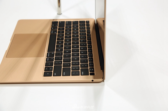 苹果新MacBook Air现场实拍图赏：更窄的边框之内