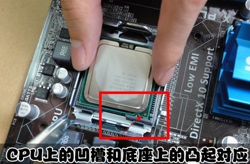 CPU安装要与主板凹凸对位
