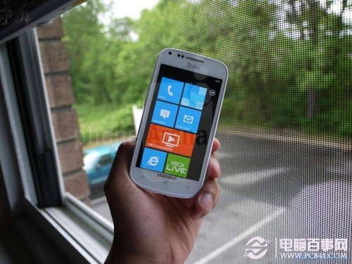 搭载Windows Phone 7.5操作系统