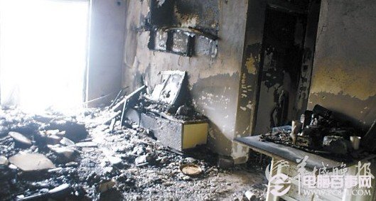 手机充电数天忘拔 两房一厅被烧成废墟