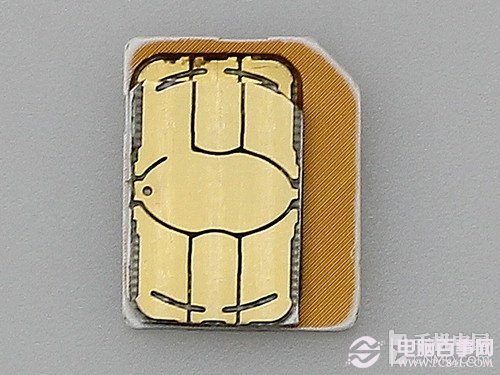 将nano-SIM卡放到旧版micro-SIM卡上