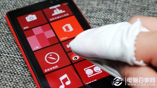 诺基亚Lumia820高灵敏度操控屏幕