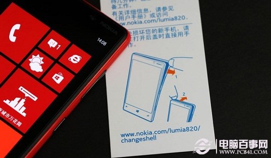 诺基亚Lumia820后盖拆解示意图