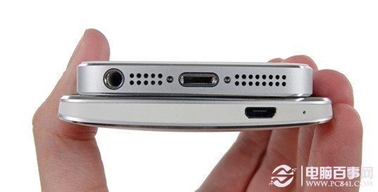 HTC One与iPhone 5底部外观对比