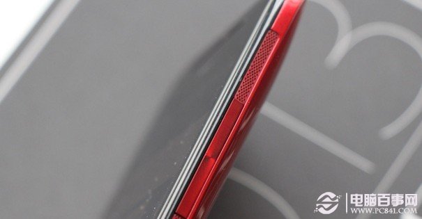 HTC Butterfly S机身侧面设计