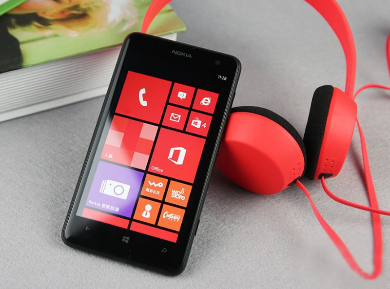大屏搭配时尚耳机 诺基亚Lumia625图赏(4/13)