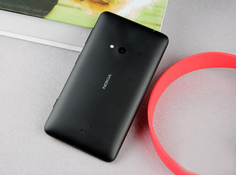 大屏搭配时尚耳机 诺基亚Lumia625图赏(8/13)