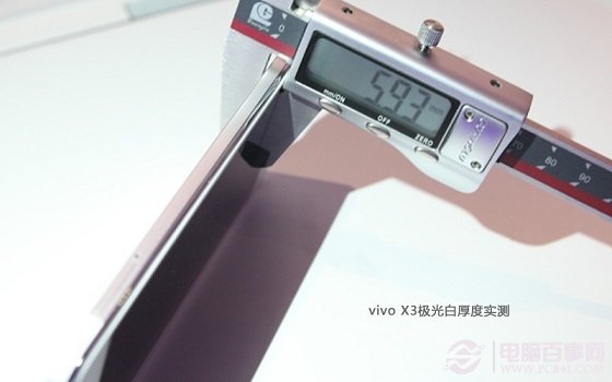 步步高Vivo x3极光白版机身厚度实测