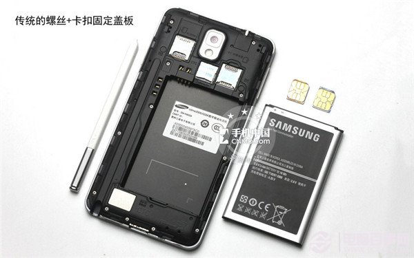 此次为大家拆解的是中国电信定制版本N9009，该版本机型支持CDMA+GSM双卡双待功能。在拆机前我们需要先将电池（3200毫安时）、SIM卡、SD卡和S Pen先行卸下。