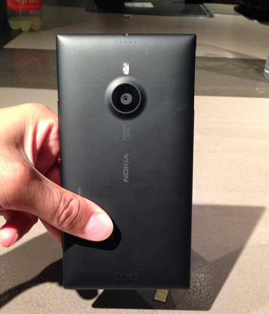6英寸1080P巨屏 诺基亚Lumia 1520手机图赏_12