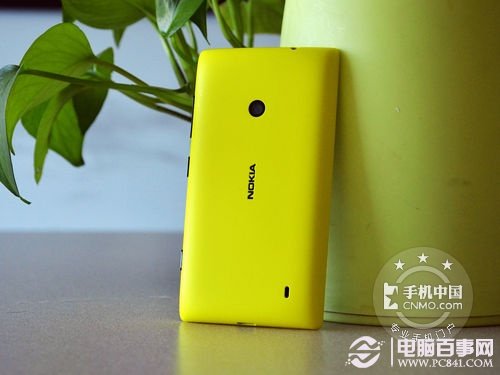 Lumia 520背面图片