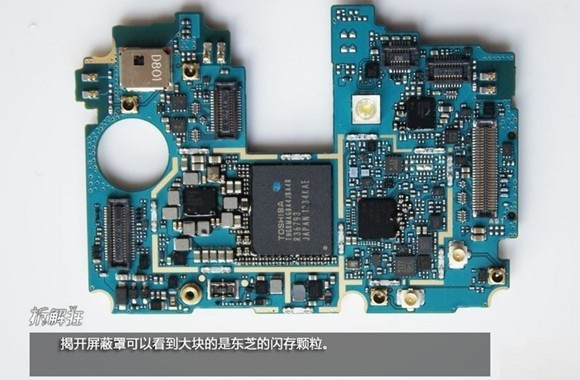 LG G2主板上的东芝闪存芯片