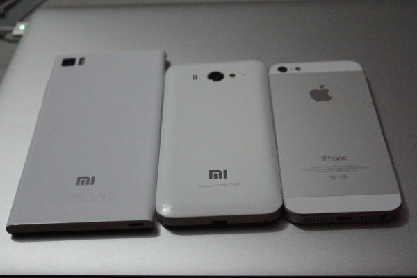 小米3与小米和iPhone 5背面外观对比