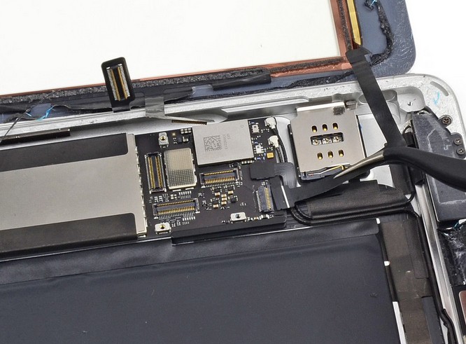 超薄机身的秘密 4G版苹果iPad Air拆机_21