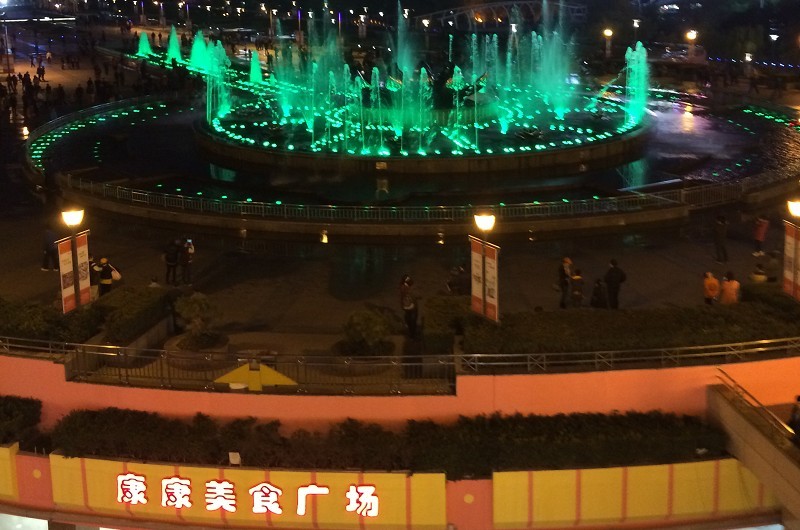 iPhone5s夜间拍照样张图赏 iPhone5s拍摄泉城广场喷泉_3