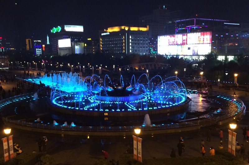 iPhone5s夜间拍照样张图赏 iPhone5s拍摄泉城广场喷泉(4/16)