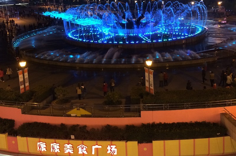 iPhone5s夜间拍照样张图赏 iPhone5s拍摄泉城广场喷泉_9