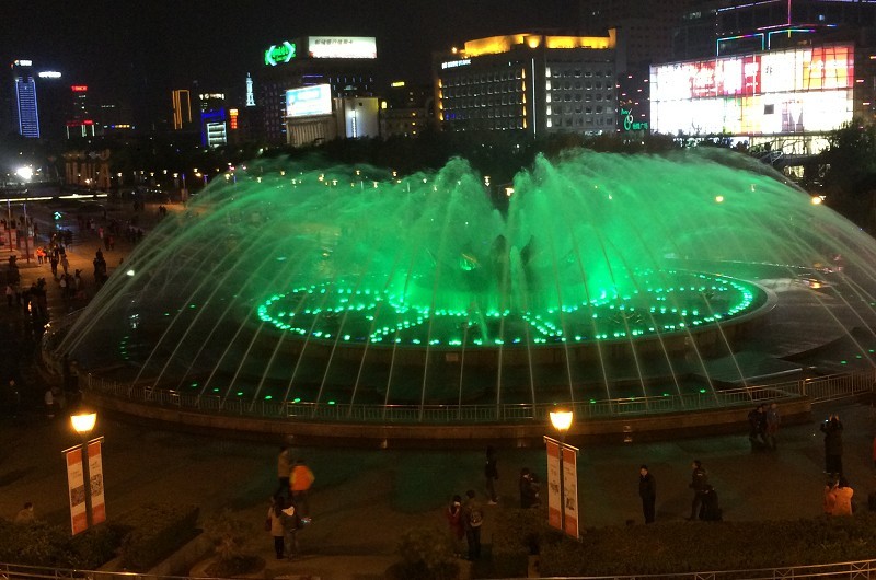 iPhone5s夜间拍照样张图赏 iPhone5s拍摄泉城广场喷泉(12/16)