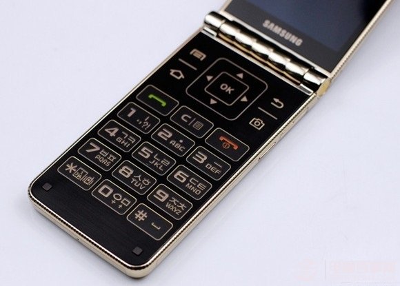 三星E400 Galaxy Golden内置T9键盘特写